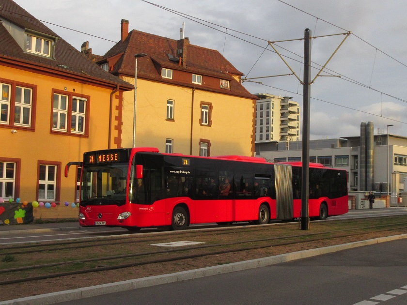 Bus 915 der Freiburger Verkehrs AG auf www.frstrab.de  www